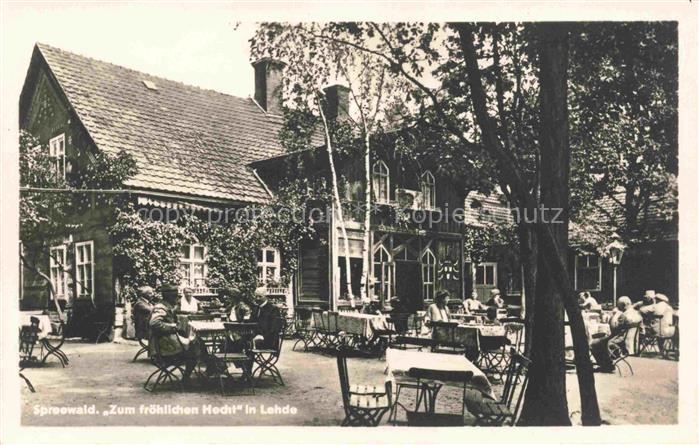 Lehde Luebbenau Spreewald Gaststaette zum froehlichen Hecht Gartenterrasse