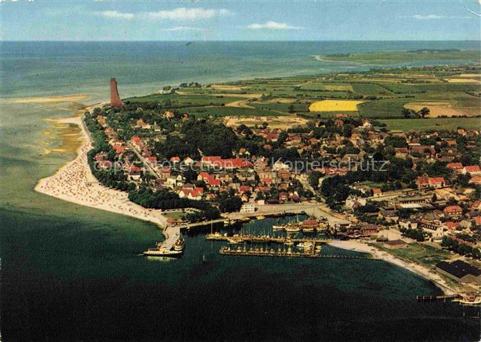 LABOE Ostseebad Kuestenpanorama Hafen Strand Marine-Ehrenmal