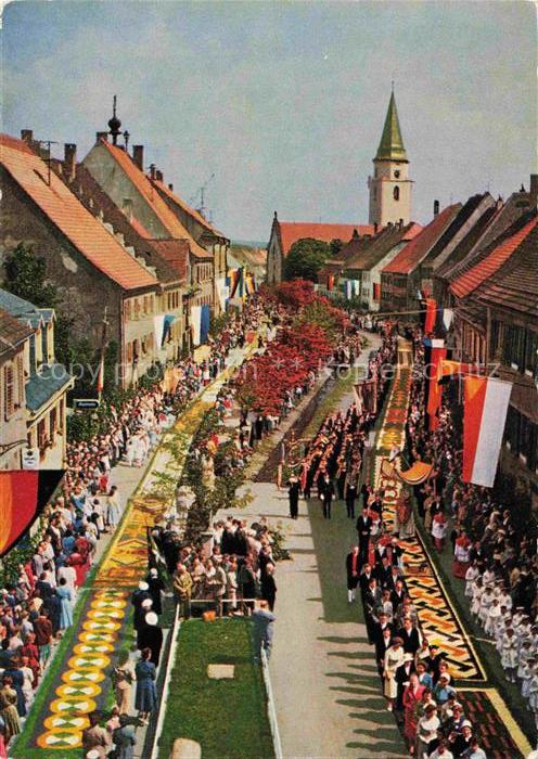 Huefingen Schwarzwald-Baar-Kreis BW Fronleichnamsprozession Blumenteppiche
