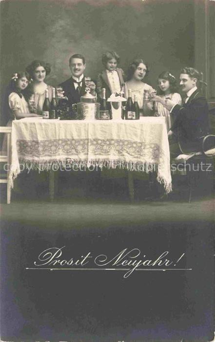 Neujahr Annee New Year Sekt Familie Kinder Maenner Frauen