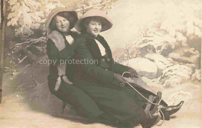 Schlitten Bobsleigh Traineaux-- Frauen Foto Express H. Willemse