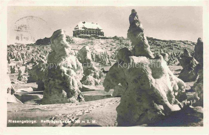 Szklarska Poreba Schreiberhau Riesengebirge PL Reiftraegerbaude Winterlandschaft