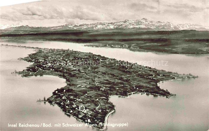 Insel Reichenau mit Schweizer Alpen Saentisgruppe