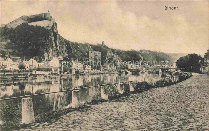 Dinant-sur Meuse Belgie Vue générale et la Citadelle