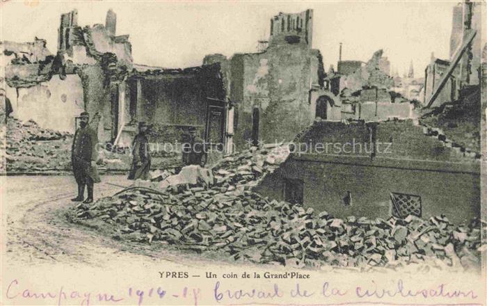 Ypres Ypern Ieper Belgie Un coin de la Grand Place