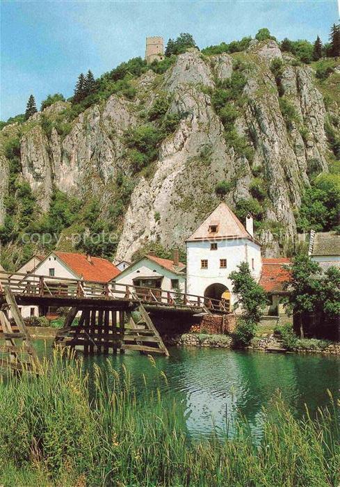 Essing Uferpartie an der Altmuehl Holzbruecke Felsen Burg