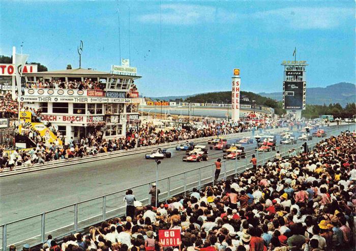 Nuerburgring Autorennstrecke Eifel Blick auf Start und Ziel mit Hoher Acht