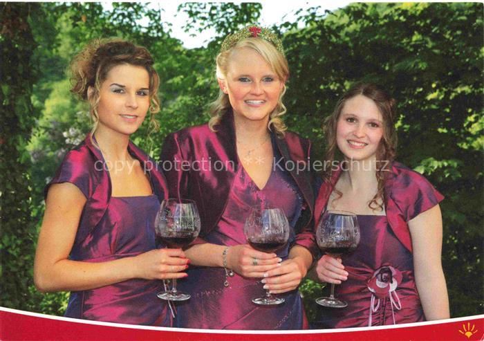 Altenahr Weinkoenigin mit ihren Prinzessinnen Anika und Lisa