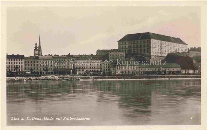 LINZ DONAU AT Donaulaende mit Schlosskaserne