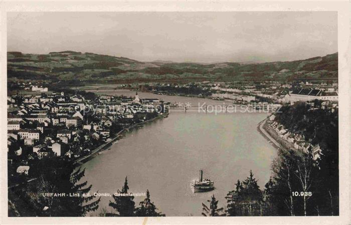 Urfahr Linz Donau Oberoesterreich AT Panorama Blick ueber die Donau
