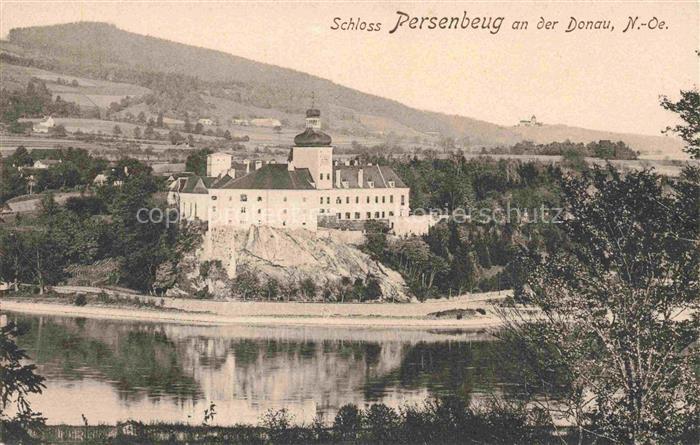 Persenbeug-Gottsdorf Niederoesterreich AT Uferpartie an der Donau Blick zum Schl