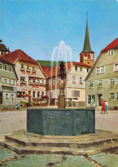 Bischofsheim Rhoen Marktplatz mit altem Brunnen