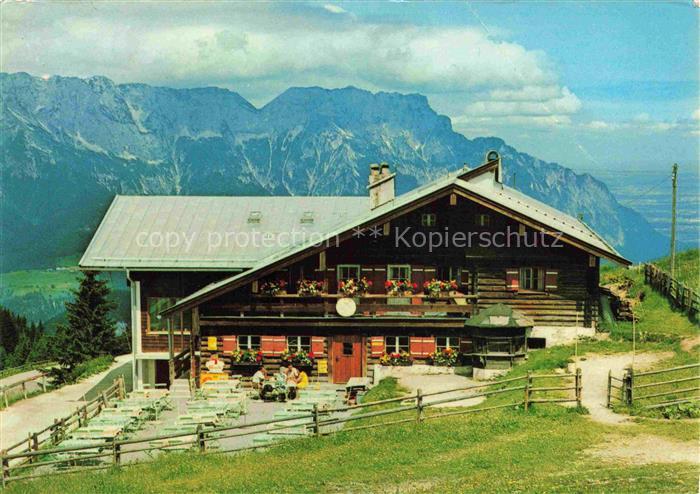 Rossfeldhoehen Skihuette auf dem Rossfeld mit Untersberg