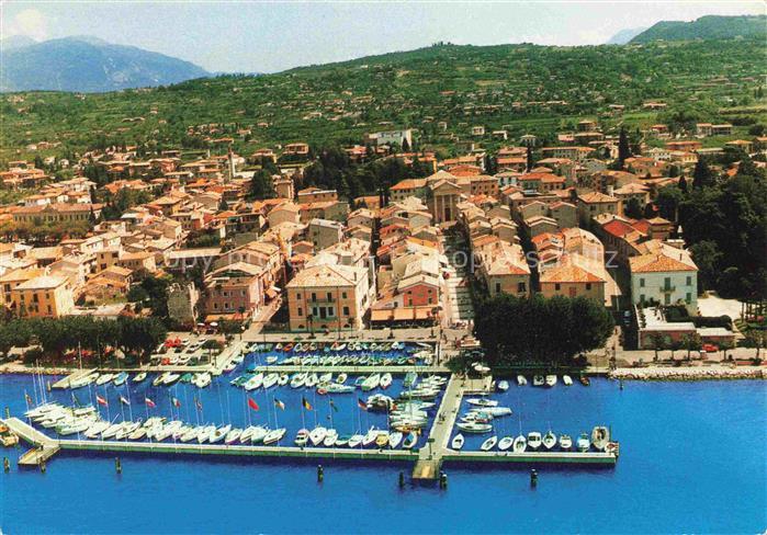 Bardolino Lago di Garda IT Fliegeraufnahme mit Yachthafen