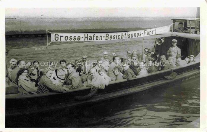 HAMBURG  CITY Hafen Besichtungsfahrt bei den Landungsbruecken