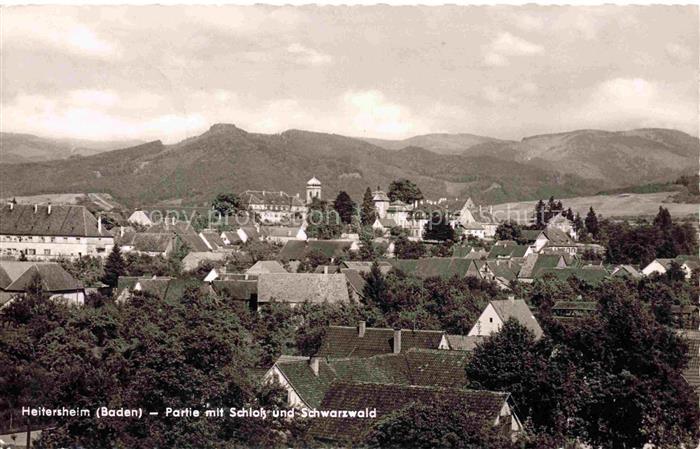 Heitersheim Breisgau BW Teilansicht mit Schloss Blick zum Schwarzwald