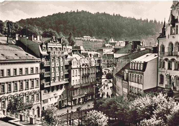 KARLOVY VARY Karlsbad CZ Pohled na lázenské domy u Zámeckých pramenue