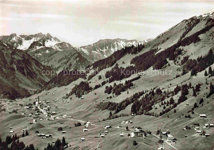 Mittelberg Vorarlberg AT Panorama Blick gegen aelpeleskopf Allgaeuer Alpen