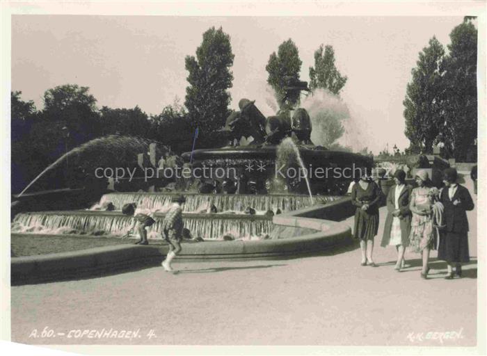 COPENHAGEN Kobenhavn Kjoebenhavn Kopenhagen DK Park Springbrunnen