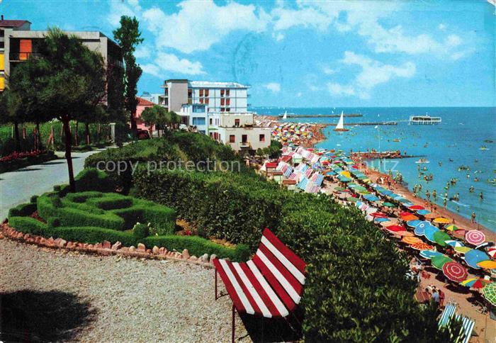 GABICCE MARE IT Passeggiata e veduta della spiaggia