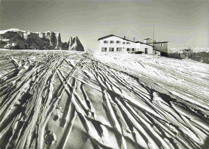 Alpe di Siusi Seiseralm Trentino IT Seggiovia e Albergo