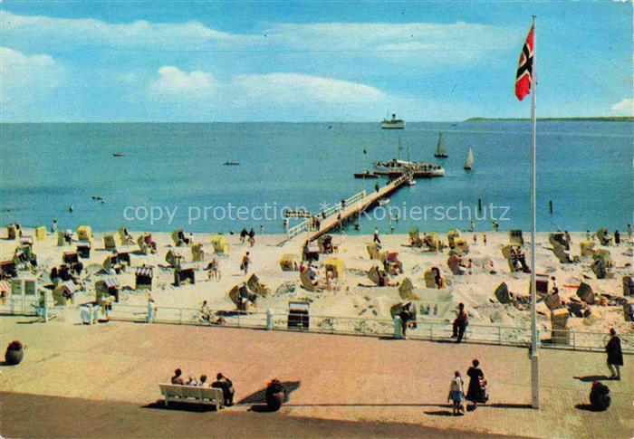 TRAVEMueNDE Ostseebad Promenade mit Strand und Seebruecke