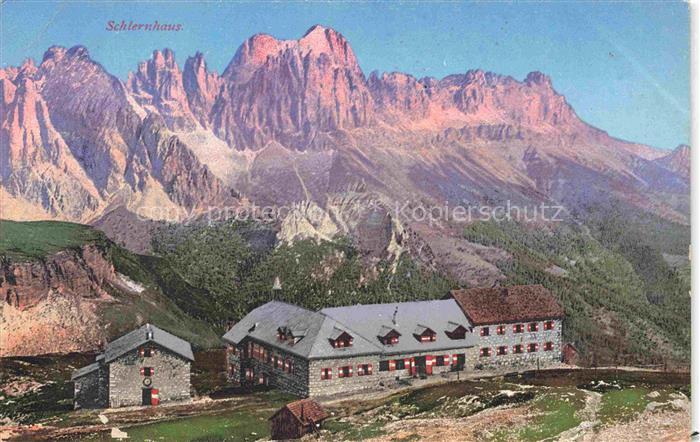 Schlernhaeuser 2457m Bolzano Dolomiti IT mit dem Rosengarten