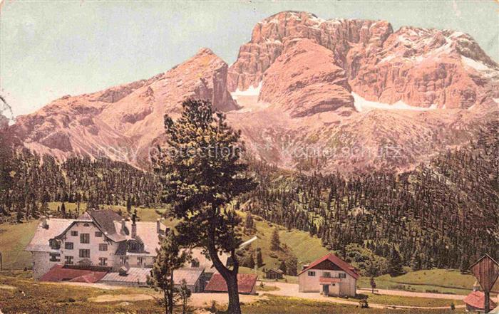 Plaetzwiese Prato Piazza Dolomiti IT Hotel Duerrenstein mit Hohe Gaisl