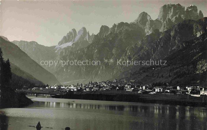 Lago di Auronzo 865m di Cadore Veneto IT con le Tre Cime di Lavaredo