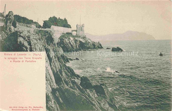 Nervi GENOVA Genua Liguria IT La spiaggia con Torre Grapallo e Monte di Portofin