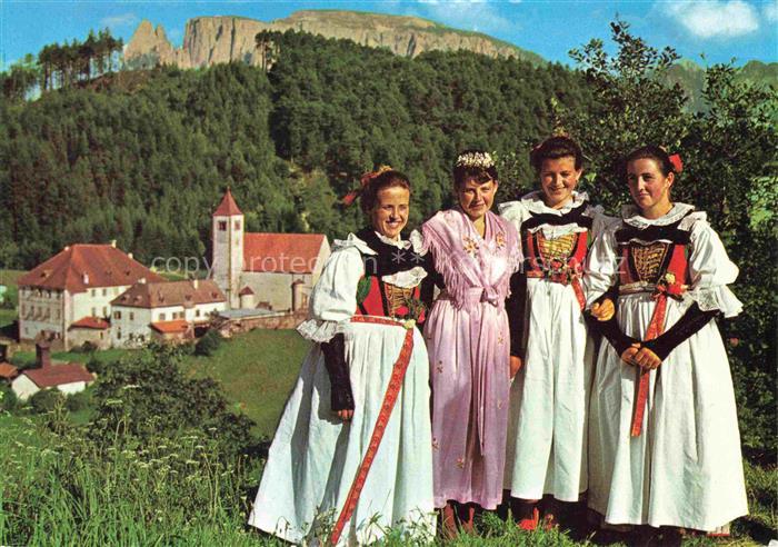 Lengmoos Ritten Longomoso sul Renon Bolzano IT Rittner Trachtenmaedels