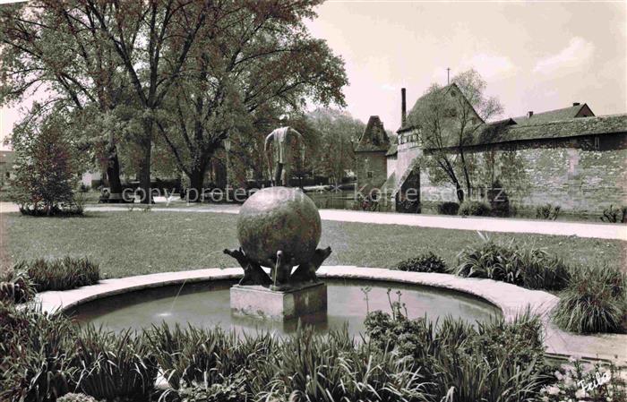 Weissenburg  Bayern Neuer Brunnen und Stadtmauer