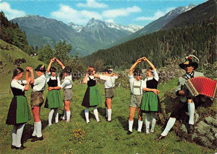 Finkenberg 1000m Zillertal Tirol AT Gruenberger Jugend-Schuhplattler-Gruppe Trac