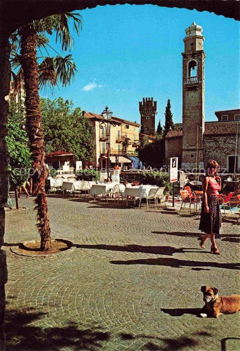 Lazise Lago di Garda IT Partie im Stadtzentrum Strassencafés