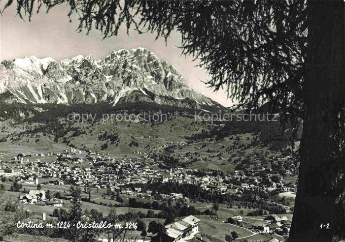 Cortina d Ampezzo Veneto IT Panorama Blick gegen Cristallo Dolomiten