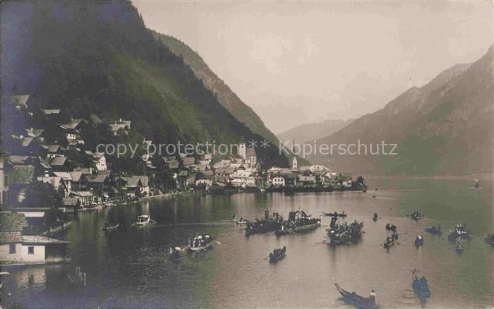Hallstatt Oberoesterreich AT Fronleichnamsprozession Hallstaettersee