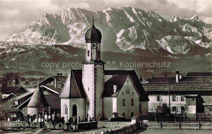 Wallgau Garmisch-Partenkirchen Bayern mit Wetterstein Kirche und Dreitorspitze