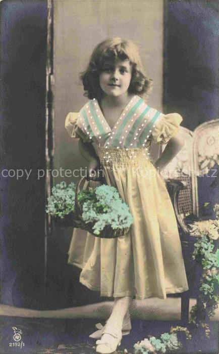 Foto RPH Nr. 2192/1 Maedchen Rosen