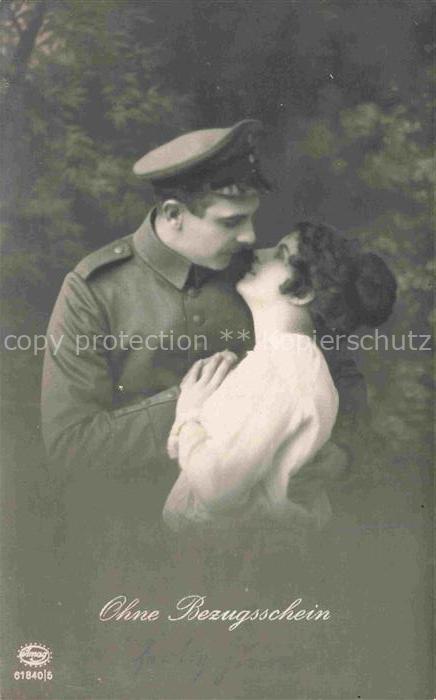 Foto Amag Nr. 61840/5 Frau Soldat Rosen