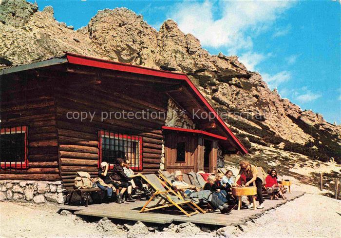 Baita Clark 2320m Passo Gardena 2137m Dolomiti IT Sonnenterrasse