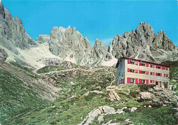 Bertihuette 1950m Roda di Vael Dolomiti IT mit Neuner Rotwandspitze Sentinella S
