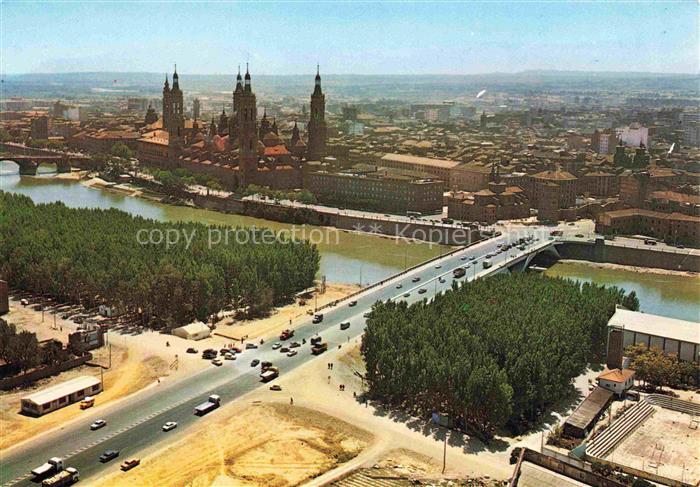 ZARAGOZA Saragossa ES Vista aerea Puente de Santiago y Basilica del Pilar