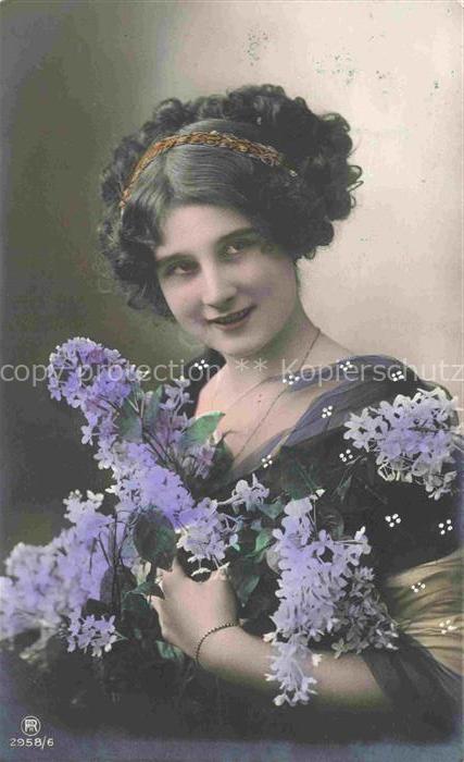 Foto RPH Nr. 2958/6 Frau Flieder