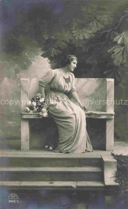 Foto RKL Nr. 5693/2 Frau Blumen