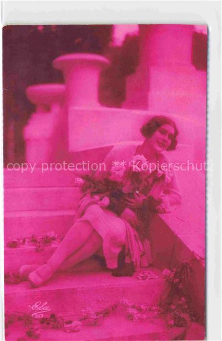 Foto ELA Nr. 3113 Frau Pose Blumen