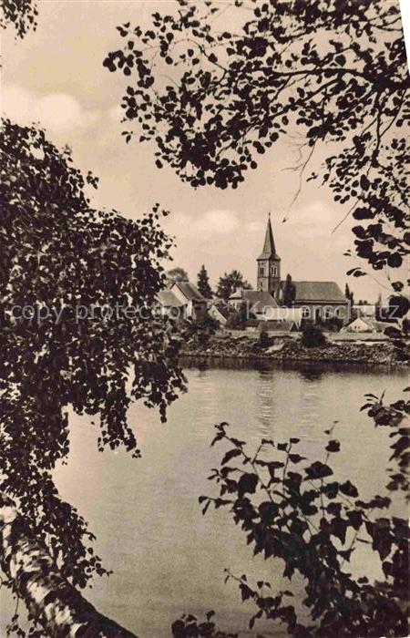 Guentersberge Harz Sachsen-Anhalt Durchblick ueber den Teich zur Kirche