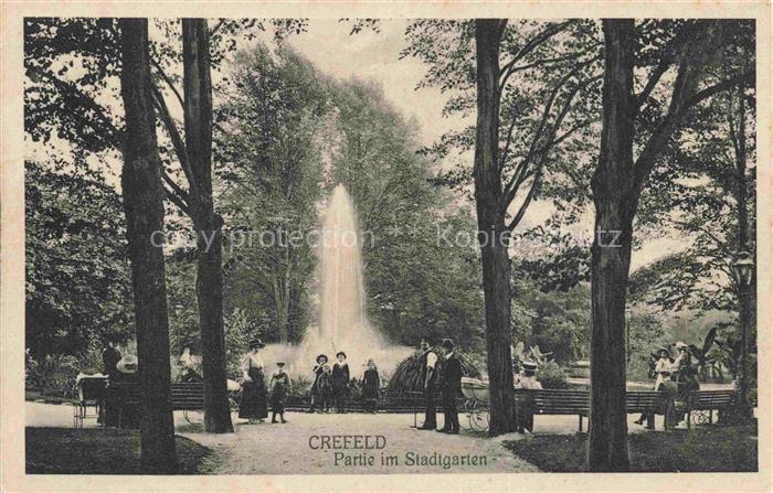 Crefeld KREFELD Partie im Stadtgarten Fontaene