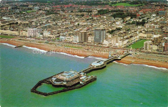 BRIGHTON  East Sussex UK Fliegeraufnahme mit Seebruecke