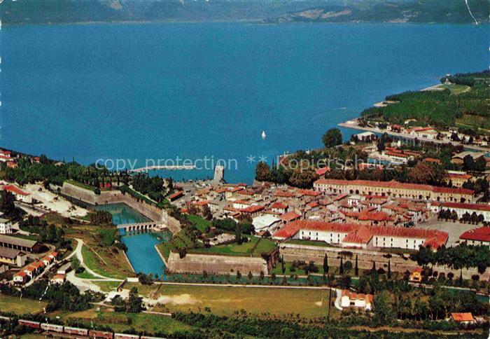 Peschiera del Garda IT Fliegeraufnahme Lago di Garda