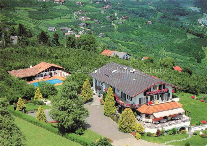 Dorf-Tirol Suedtirol IT Pension Forcher Fliegeraufnahme